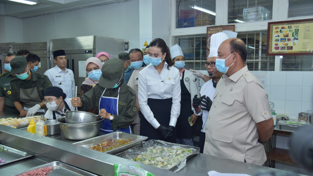 BGN Pidie dan Menpar Tinjau Praktik Siswa SPPI Batch-3 di Dapur NHI