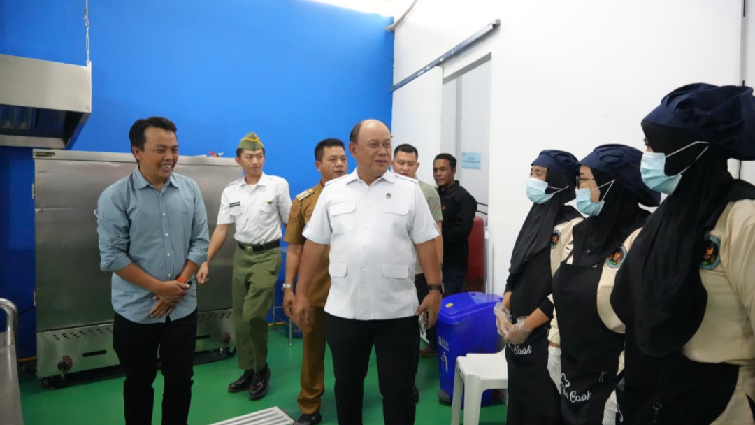 Dorong Ekonomi Rakyat melalui MBG, Kepala BGN Pidie Pantau SPPG di Bandung